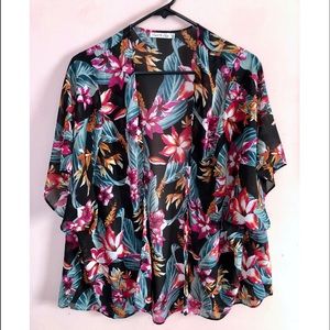 Heart & Hips Floral Kimono